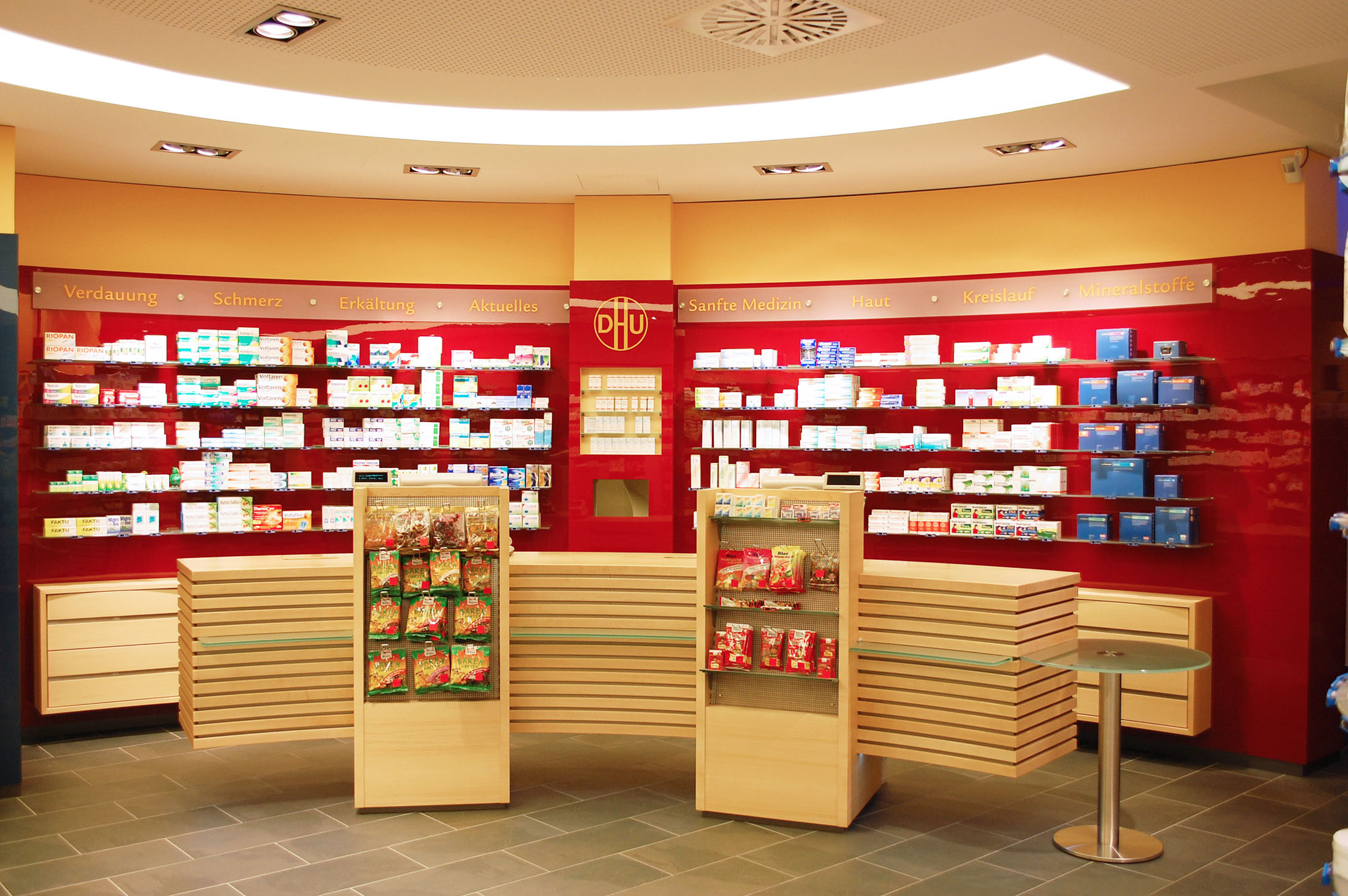 Adler-Apotheke innen