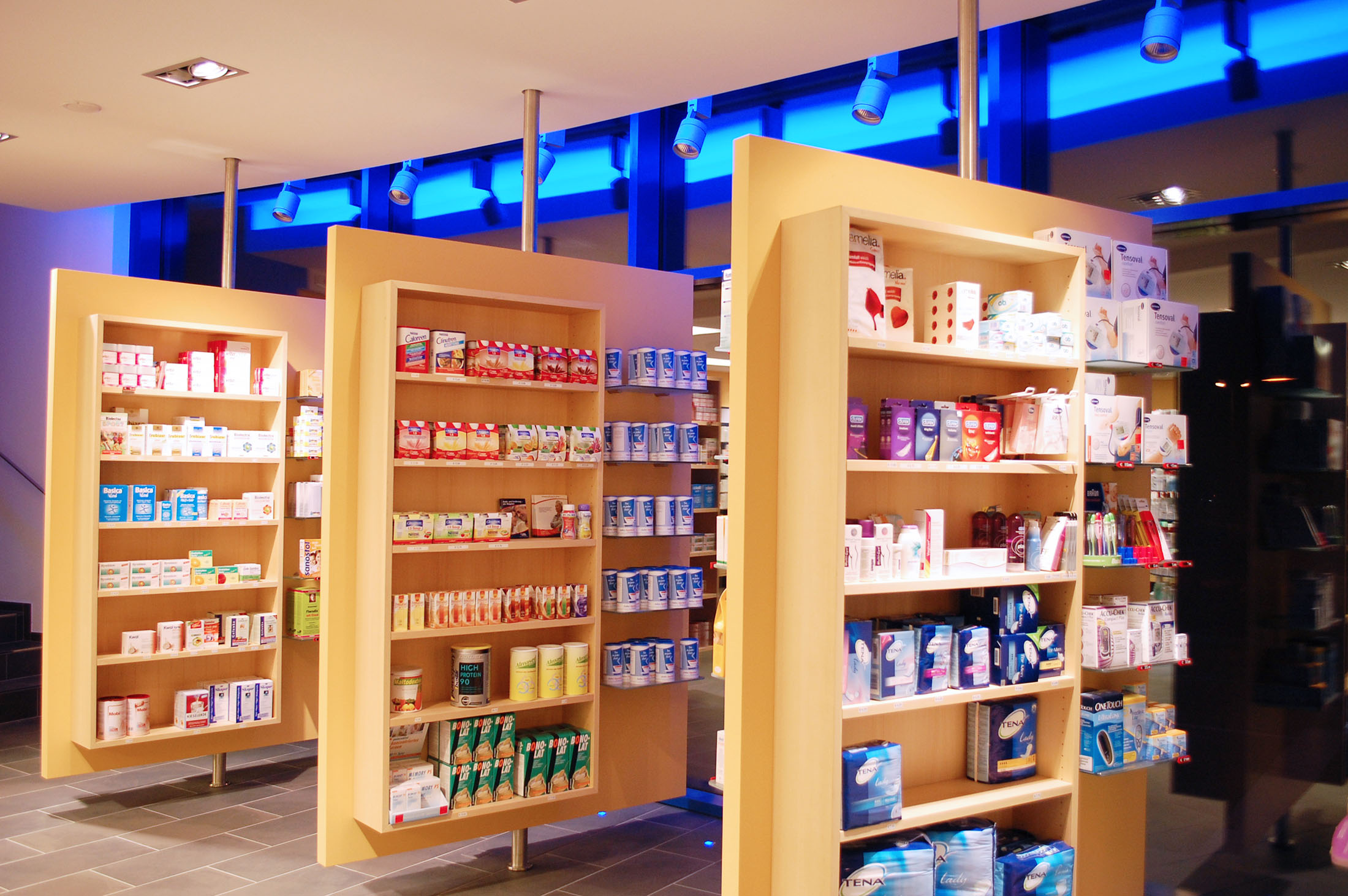 Adler-Apotheke innen