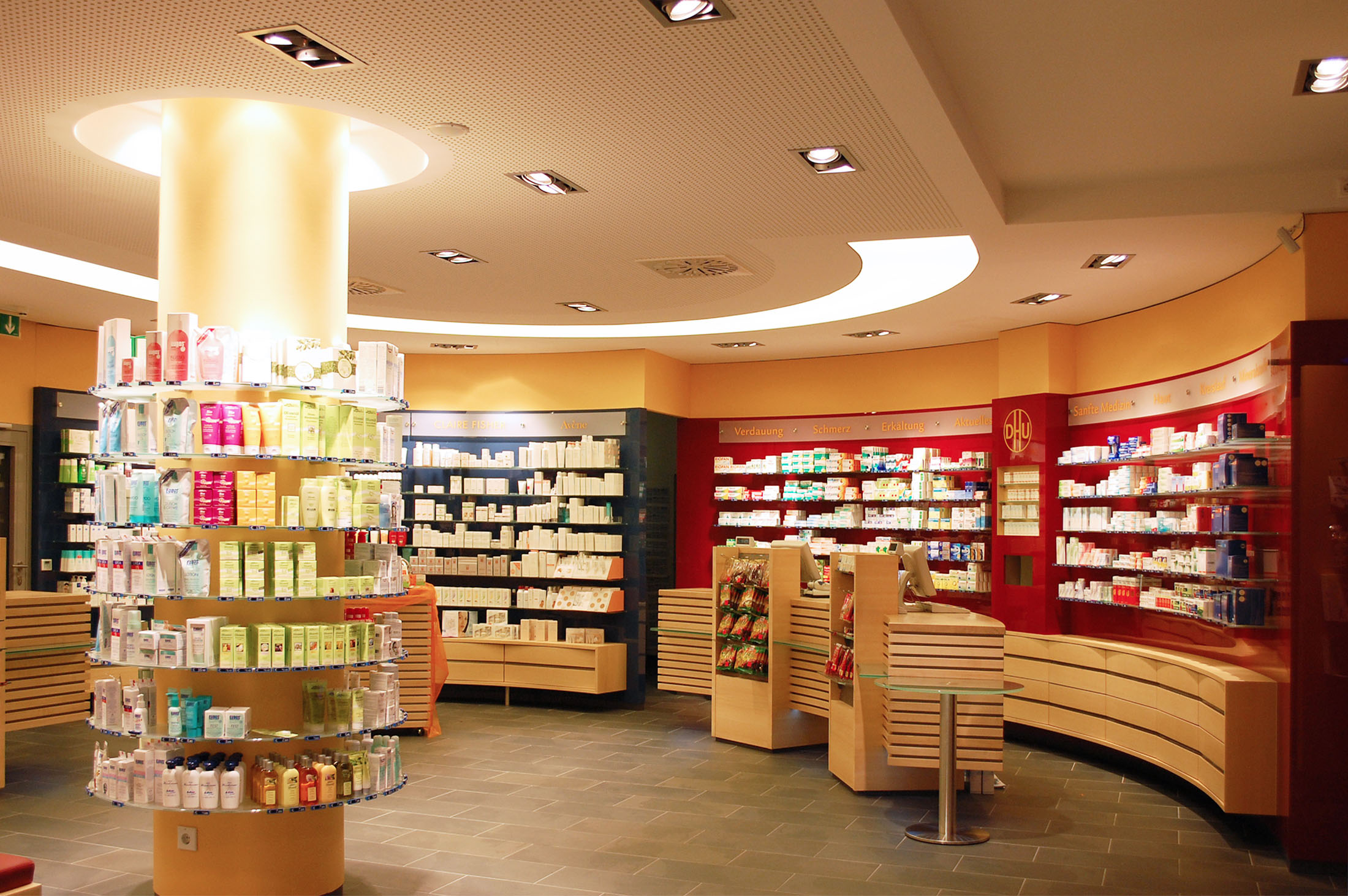 Adler-Apotheke innen